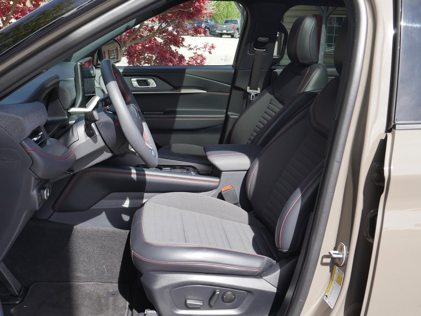 New 2026 Ford Explorer - photo 2