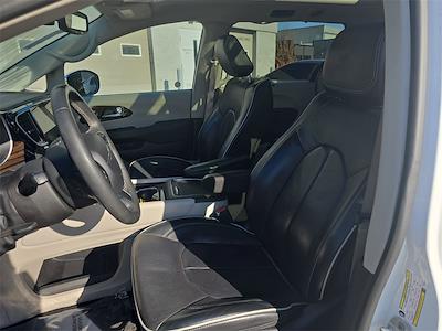 Used 2023 Chrysler Pacifica Limited Minivan for sale #P18197 - photo 2