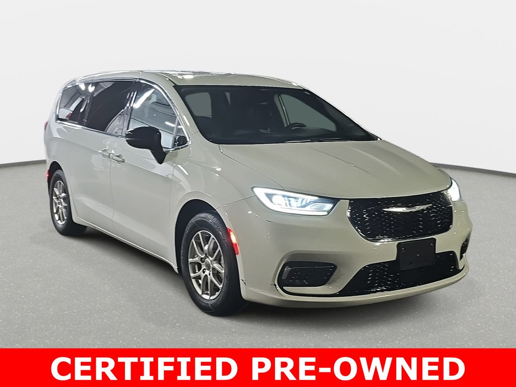 Used 2024 Chrysler Pacifica - photo 5