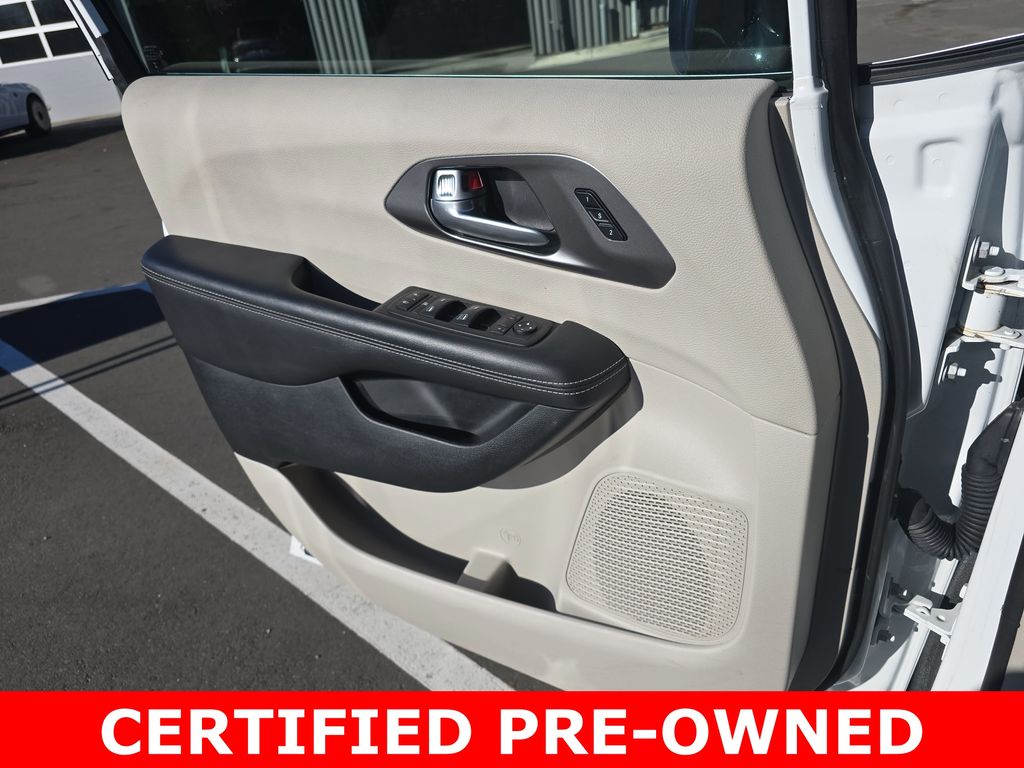 Used 2024 Chrysler Pacifica - photo 30