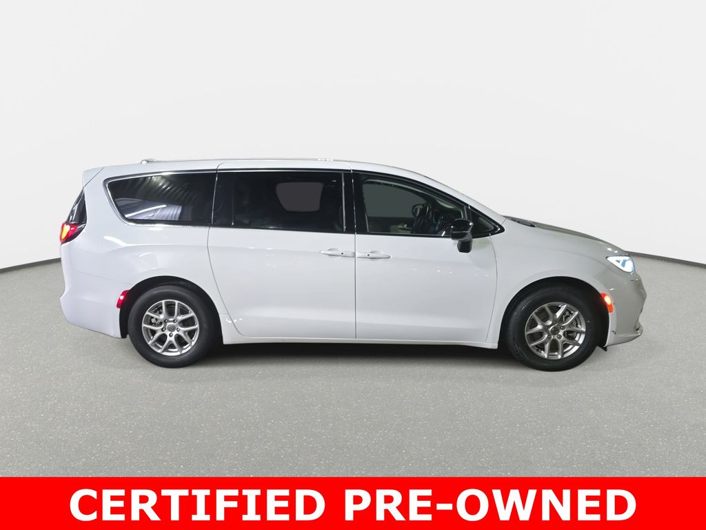 Used 2024 Chrysler Pacifica - photo 6