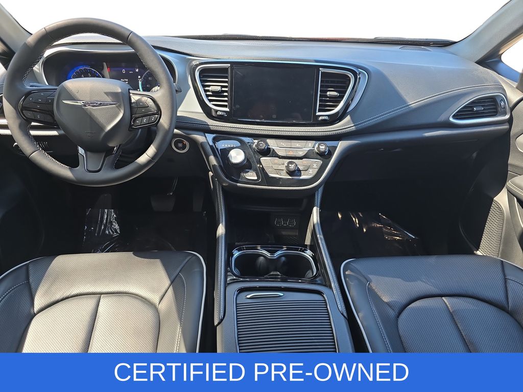 Used 2025 Chrysler Pacifica - photo 11