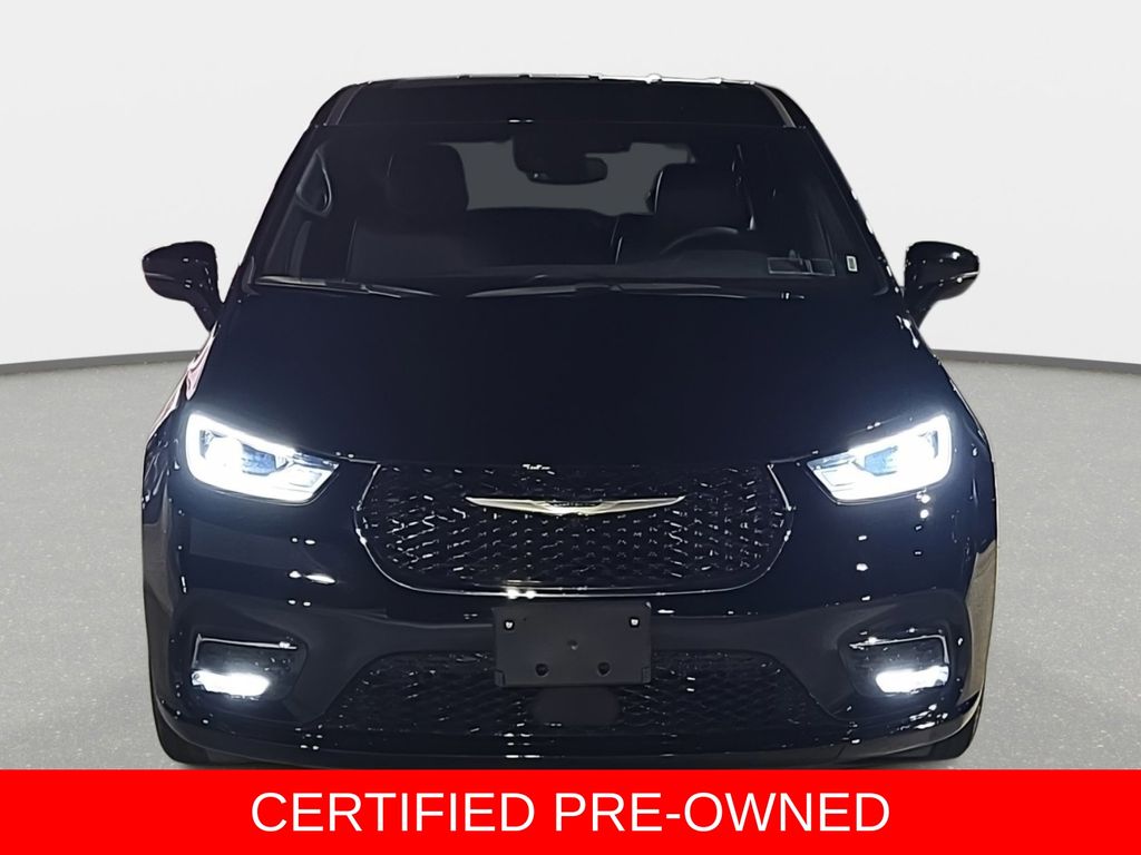 Used 2025 Chrysler Pacifica - photo 2