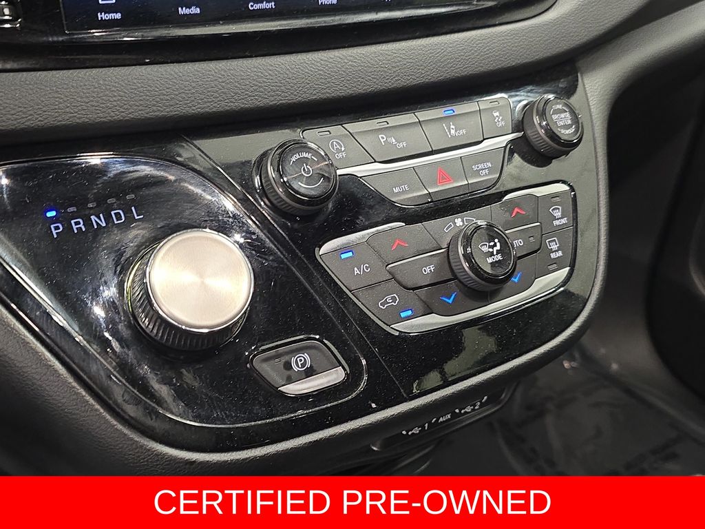 Used 2025 Chrysler Pacifica - photo 24