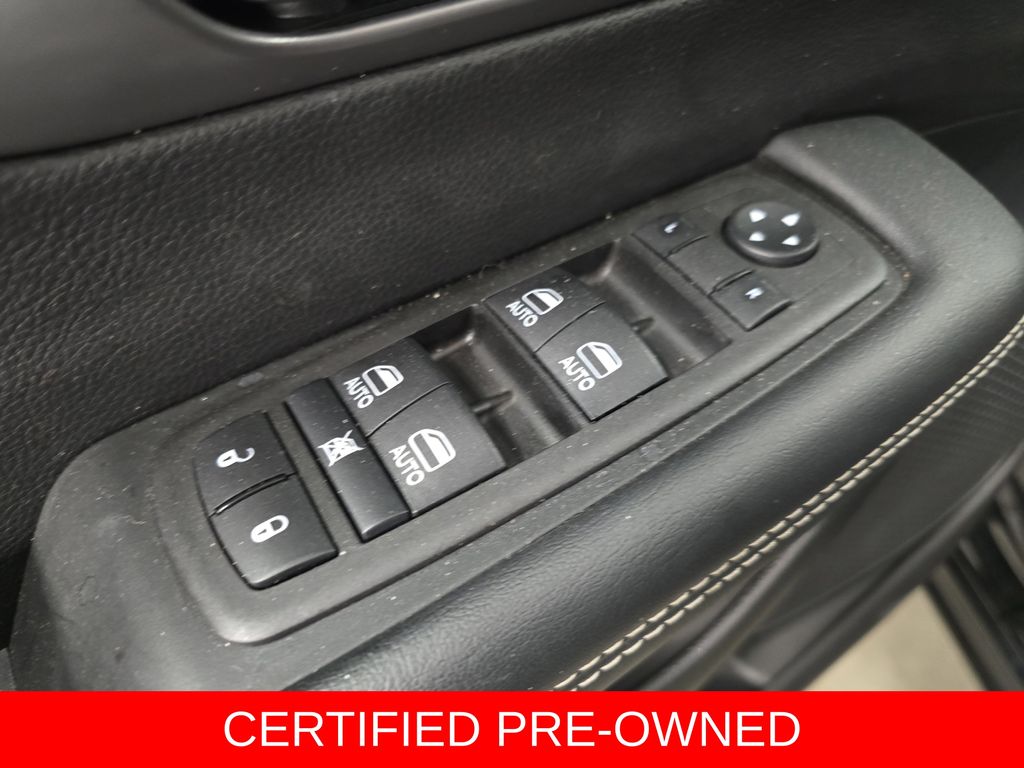 Used 2025 Chrysler Pacifica - photo 30