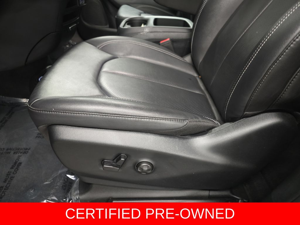 Used 2025 Chrysler Pacifica - photo 31