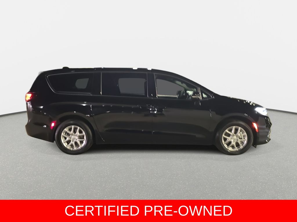 Used 2025 Chrysler Pacifica - photo 6