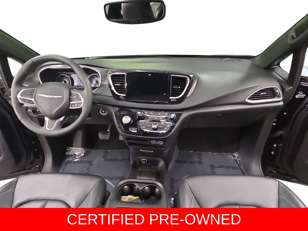 Used 2025 Chrysler Pacifica - photo 11
