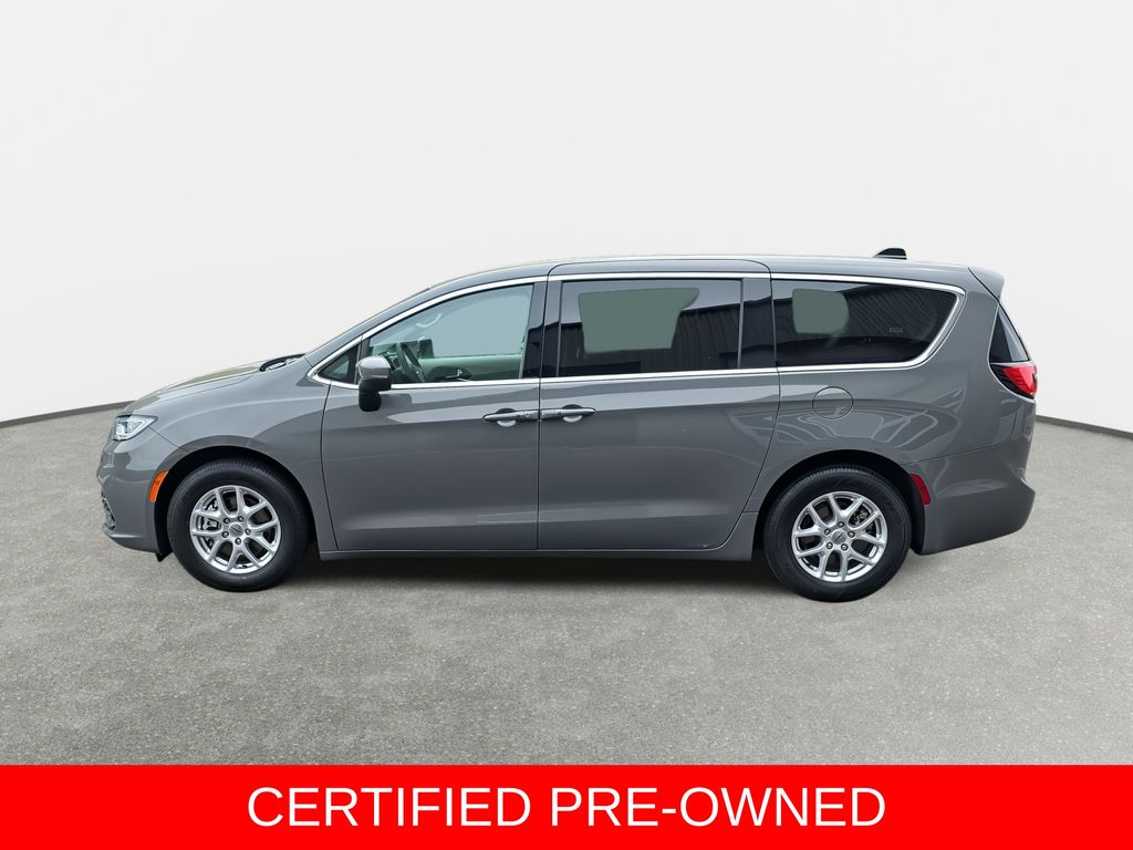 Used 2023 Chrysler Pacifica - photo 10