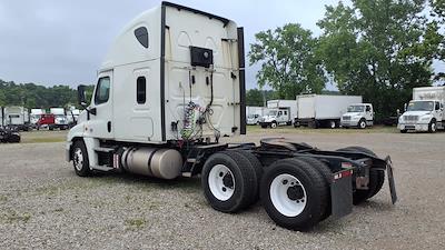 Used 2020 Freightliner Cascadia Detroit Diesel DD15 Semi Truck with Sleeper Cab for sale #271759 - photo 2
