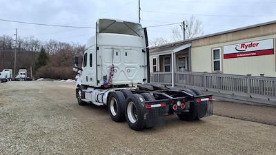 Used 2020 Freightliner Cascadia - photo 1