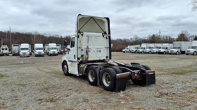 Used 2019 Freightliner Cascadia Detroit Diesel DD15 Semi Truck for sale #870159 - photo 2