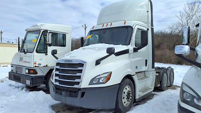 Used 2019 Freightliner Cascadia - photo 1