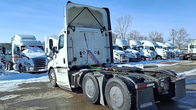 Used 2019 Freightliner Cascadia - photo 1