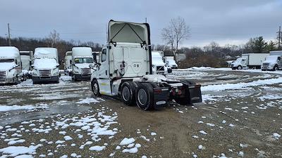 Used 2019 Freightliner Cascadia Detroit Diesel DD15 Semi Truck for sale #870175 - photo 2