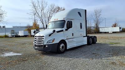 Used 2019 Freightliner Cascadia Detroit Diesel DD15 Semi Truck with Sleeper Cab for sale #870304 - photo 1