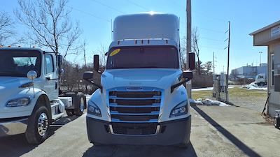 Used 2019 Freightliner Cascadia - photo 1
