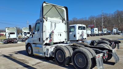 Used 2019 Freightliner Cascadia - photo 1