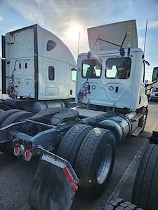Used 2020 Freightliner Cascadia Detroit DD13 Semi Truck for sale #264756 - photo 2