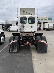 Used 2017 Freightliner Cascadia Detroit DD13 Semi Truck for sale #675199 - photo 2