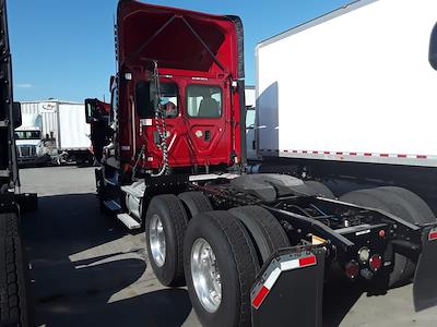 Used 2017 Freightliner Cascadia Detroit Diesel DD15 Semi Truck for sale #679597 - photo 2