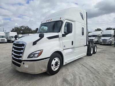 Used 2020 Freightliner Cascadia - photo 1