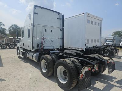 Used 2022 Freightliner Cascadia Detroit Diesel DD15 Semi Truck with Sleeper Cab for sale #543912 - photo 2
