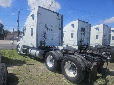 Used 2022 Freightliner Cascadia Detroit Diesel DD15 Semi Truck with Sleeper Cab for sale #543913 - photo 2