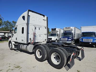 Used 2022 Freightliner Cascadia Detroit Diesel DD15 Semi Truck with Sleeper Cab for sale #550490 - photo 2