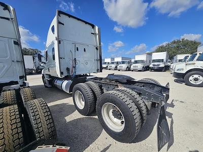 Used 2022 Freightliner Cascadia Detroit Diesel DD15 Semi Truck with Sleeper Cab for sale #550492 - photo 2