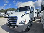 Used 2022 Freightliner Cascadia Detroit Diesel DD15 Semi Truck with Sleeper Cab for sale #550492 - photo 1