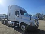 Used 2018 Freightliner Cascadia Detroit Diesel DD15 Semi Truck with Sleeper Cab for sale #765534 - photo 4