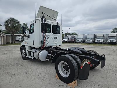 Used 2018 Freightliner Cascadia Cummins X15 Semi Truck for sale #785939 - photo 2