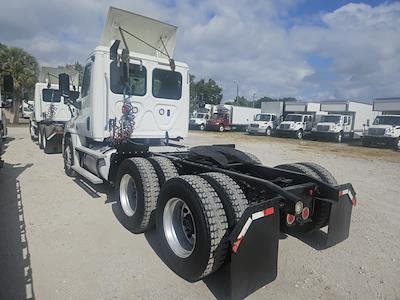 Used 2018 Freightliner Cascadia Cummins X15 Semi Truck for sale #786817 - photo 2
