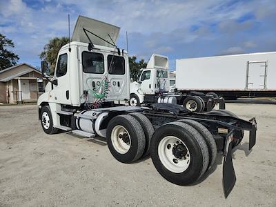 Used 2018 Freightliner Cascadia Detroit DD13 Semi Truck for sale #788219 - photo 2