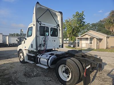 Used 2019 Freightliner Cascadia Detroit DD13 Semi Truck for sale #799816 - photo 2