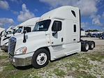 Used 2019 Freightliner Cascadia Detroit Diesel DD15 Semi Truck with Sleeper Cab for sale #813228 - photo 1