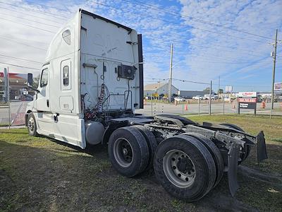 Used 2019 Freightliner Cascadia Detroit Diesel DD15 Semi Truck with Sleeper Cab for sale #815040 - photo 2