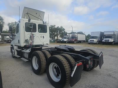 Used 2019 Freightliner Cascadia Detroit Diesel DD15 Semi Truck for sale #873992 - photo 2