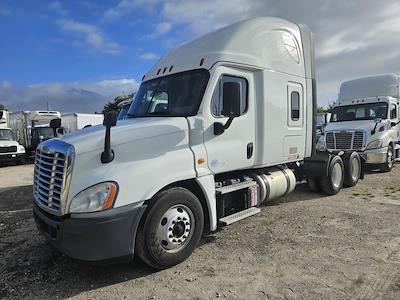 Used 2020 Freightliner Cascadia Detroit Diesel DD15 Semi Truck with Sleeper Cab for sale #877813 - photo 1