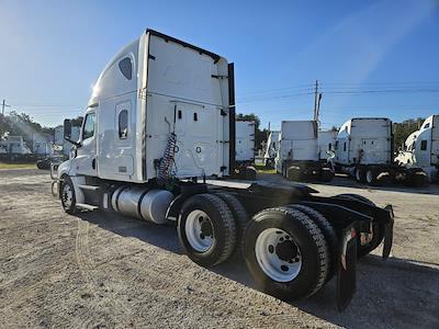 Used 2020 Freightliner Cascadia Detroit Diesel DD15 Semi Truck with Sleeper Cab for sale #878783 - photo 2