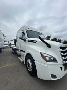 Used 2020 Freightliner Cascadia Sleeper Cab Flatbed Truck for sale #293138 - photo 1