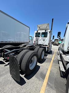 Used 2017 Freightliner Cascadia Detroit DD13 Semi Truck for sale #557960 - photo 2