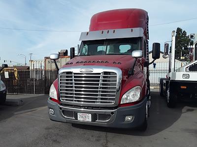 Used 2017 Freightliner Cascadia Detroit Diesel DD15 Semi Truck for sale #679596 - photo 2