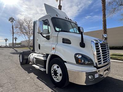 Used 2017 Freightliner Cascadia Detroit DD13 Semi Truck for sale #680594 - photo 1