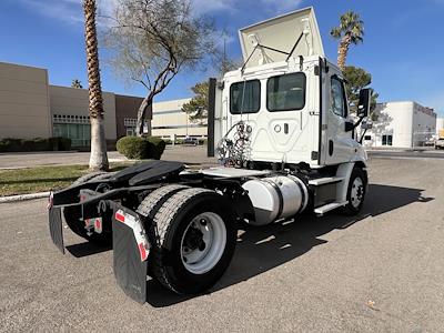 Used 2017 Freightliner Cascadia Detroit DD13 Semi Truck for sale #680594 - photo 2