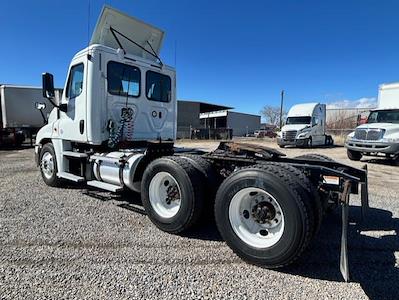 Used 2018 Freightliner Cascadia Detroit Diesel DD15 Semi Truck for sale #750550 - photo 2