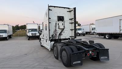 Used 2020 Freightliner Cascadia Detroit Diesel DD15 Semi Truck with Sleeper Cab for sale #240038 - photo 2