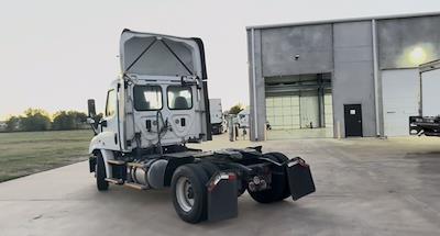 Used 2017 Freightliner Cascadia Detroit DD13 Semi Truck for sale #665077 - photo 2
