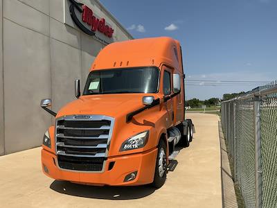 Used 2019 Freightliner Cascadia Detroit Diesel DD15 Semi Truck with Sleeper Cab for sale #805996 - photo 1